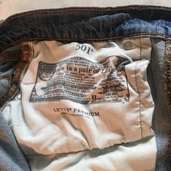 Levi’s 501 Crop in Sweet Dream - Picture 5 of 8